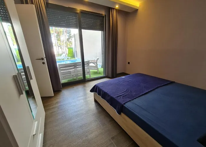Oezel Havuzlu Lueks Villa