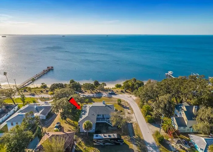 Breathtaking Waterfront Crystal Beach Getaway!