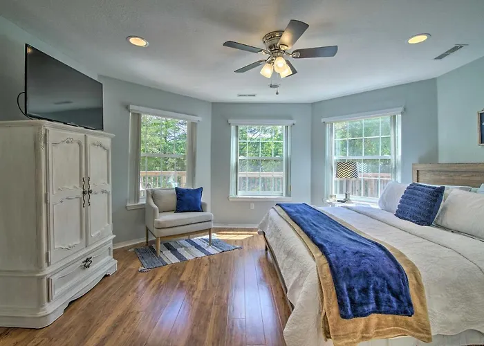 Bright Ozarks Condo W/ Balcony & Lake Views!