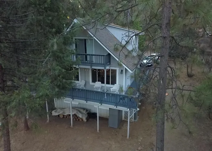 Breckenridge Chalet Near Yosemite. Dog Friendly!