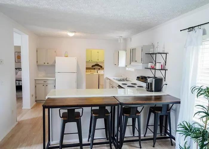 The Cozy Retreat - 3Br - Sleeps 7 - Near Greenville
