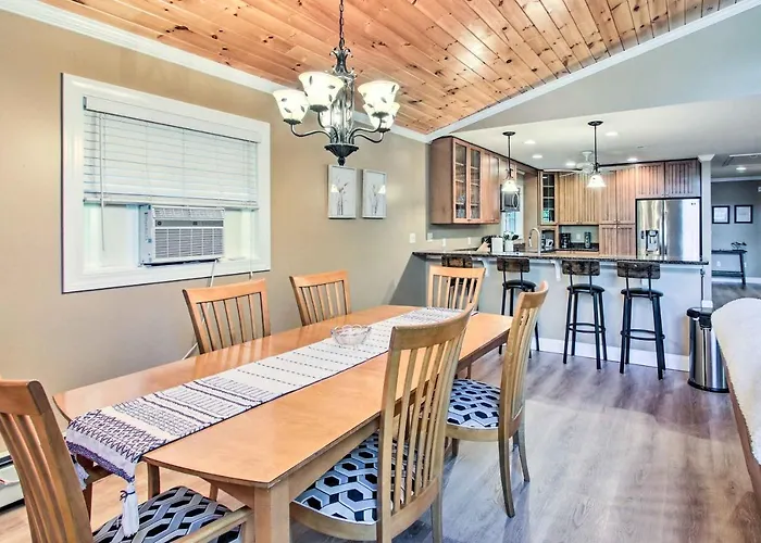 Readfield Retreat W/ Lake Maranacook Views!