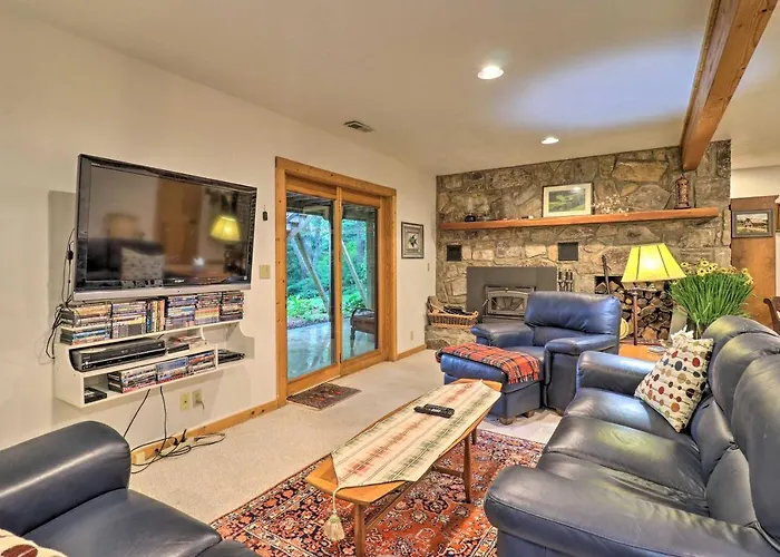 'Cold Mountain Reflections' Cabin W/ Game Room!