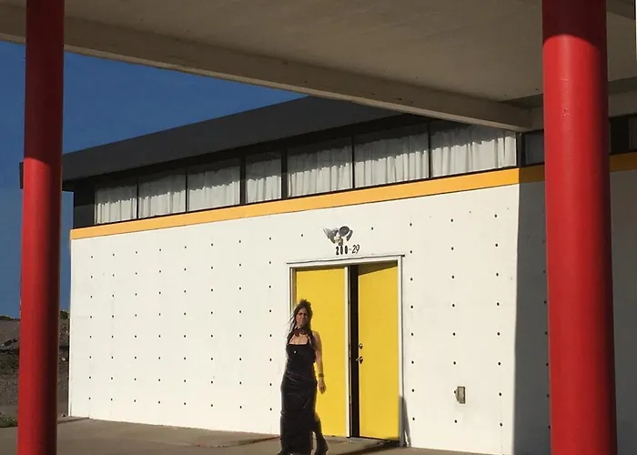 Space Castle: A 1950S Gas Station Transformed Into An Art Themed Wonderland