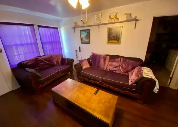 Quick 1 Mile To Ft Sill! Wizard Cottage Sleeps 5 Adults & Pets Welcome!