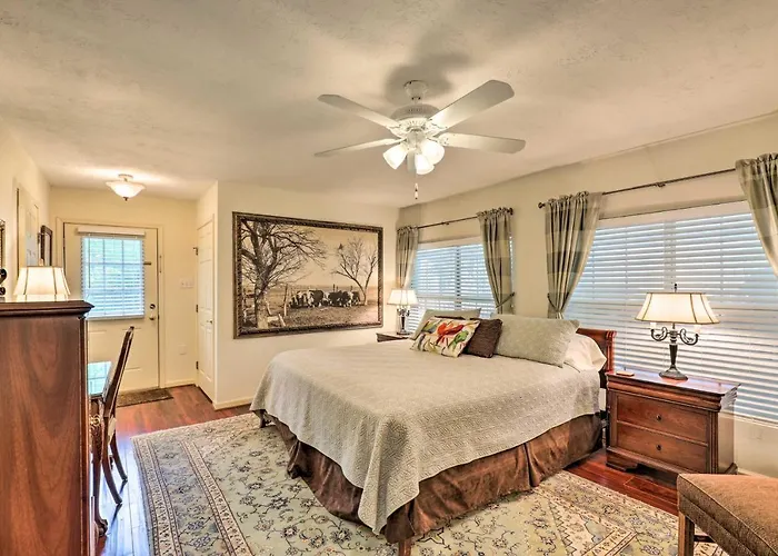< 1 Mi To Kyle Field: Cozy Studio W/ Outdoor Space