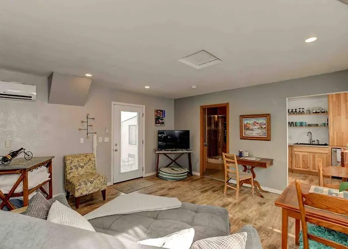 Cozy Guesthouse With View From Large Deck