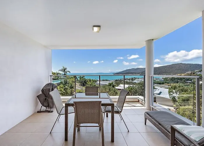 Three B Airlie 2 Bedroom Unit Seaviews & Pool