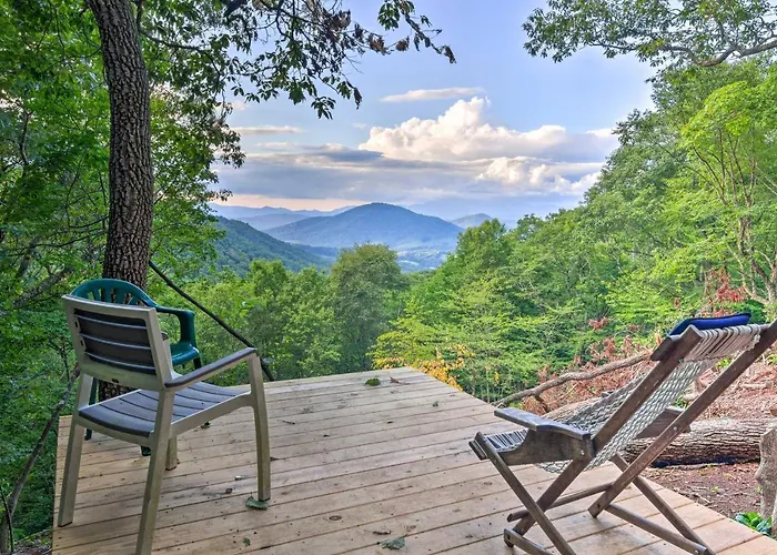 8 Acres + Hiking Trails: Little Switzerland Escape