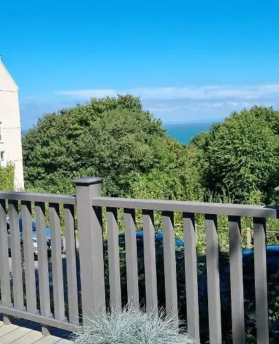 The Brookhouse. Cheerful Tiny House With Seaview.