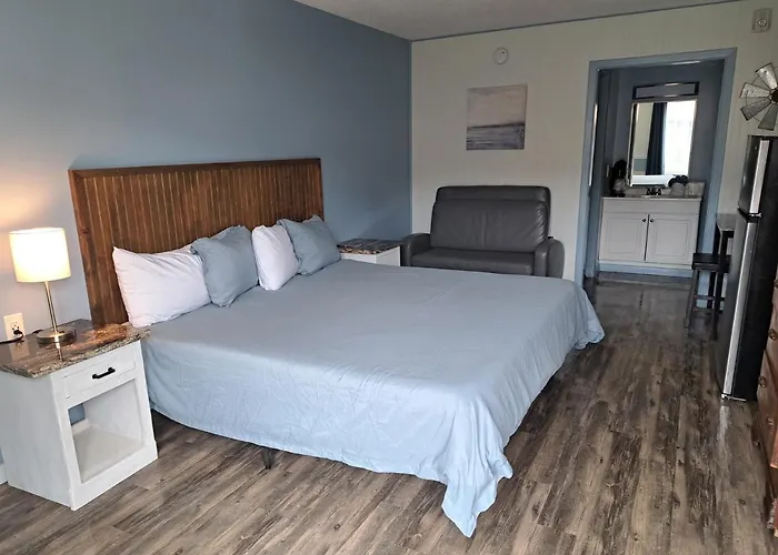 Blue Sky Inn: Pet-Friendly Oasis with Renovated Rooms
