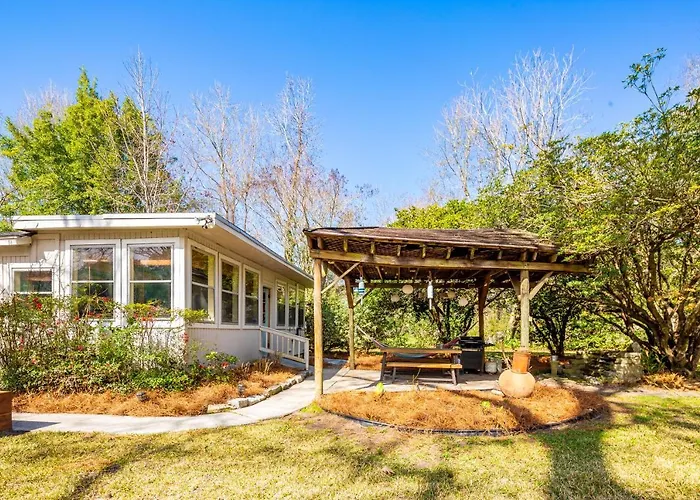 Hip Island House