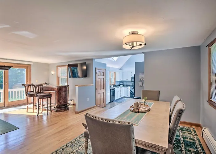 Charming Saco Home W/ Deck, 5 Mi To Beach!