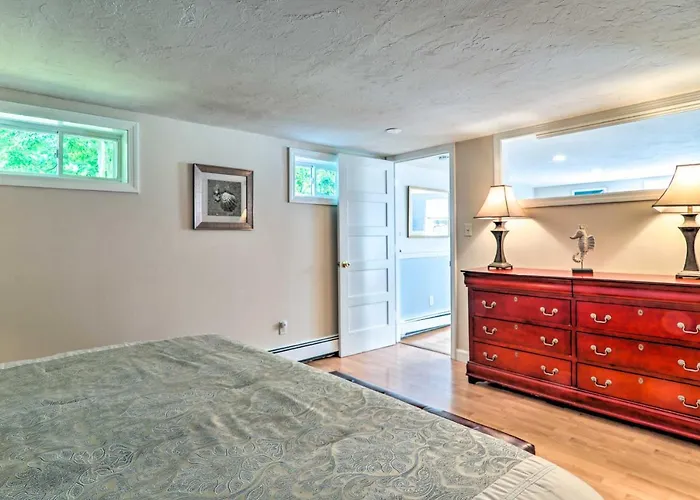 Quaint & Convenient! Cape Cod Apt Near Canal