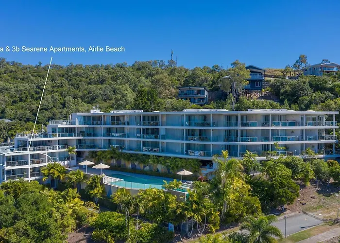 Three A Airlie Seaviews, Pool, Private Spa