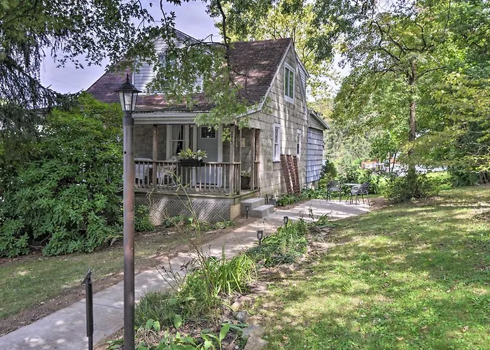 Enchanting Family House W/ Balcony < 3 Mi To Wvu!