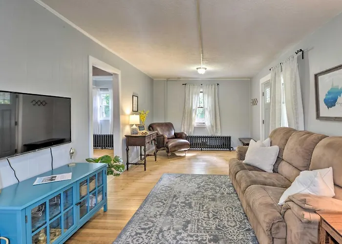Enchanting Family House W/ Balcony < 3 Mi To Wvu!