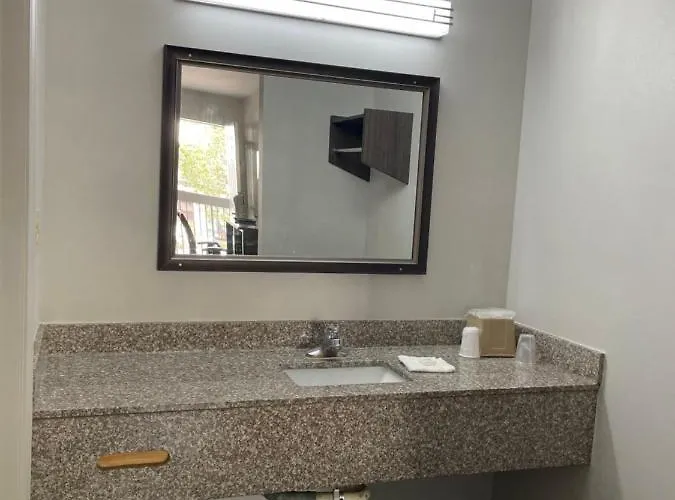 Griffin Inn & Suites