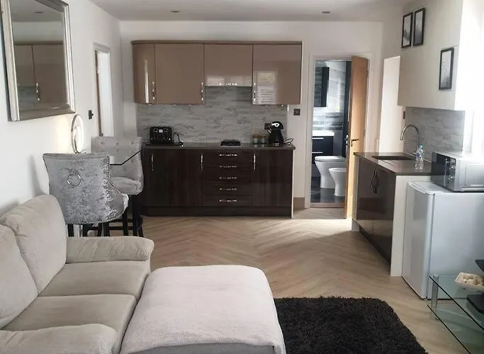 Lovely Studio Annex In Lilliput Near Sandbanks