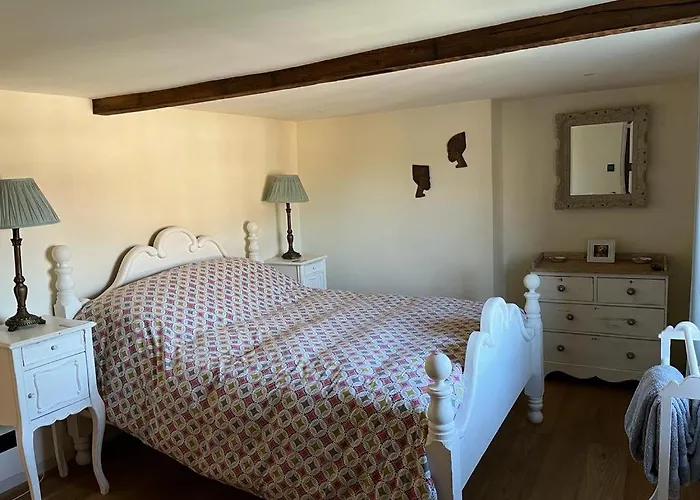 Cosy Flint Cottage