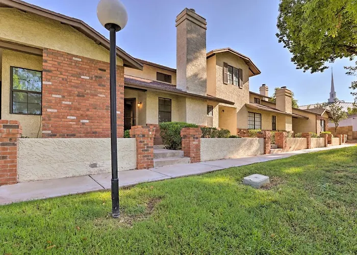 < 1 Mi To Downtown Gilbert: Home W/ Pool Access!