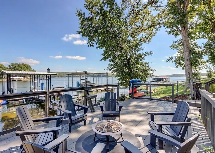 Dock! Lakefront Family Retreat In Sunrise Beach