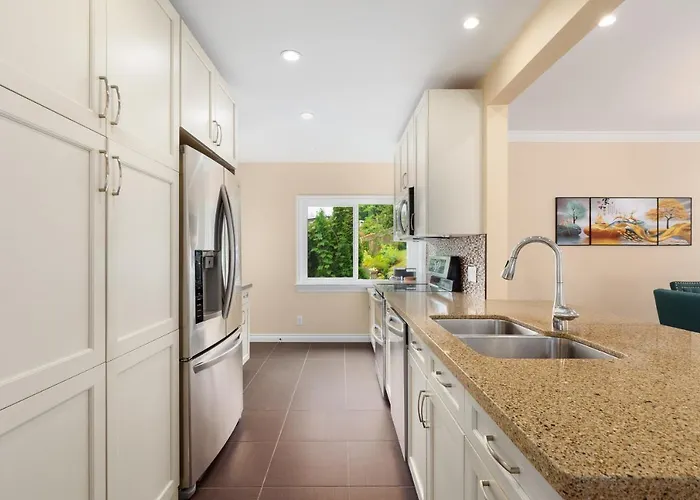 Lovely 3 Bedroom Port Moody Spacious Home 6 People Free Parking