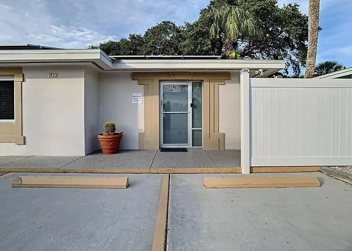 Steps From The Beach, Renovated 1Bd 1 Bth