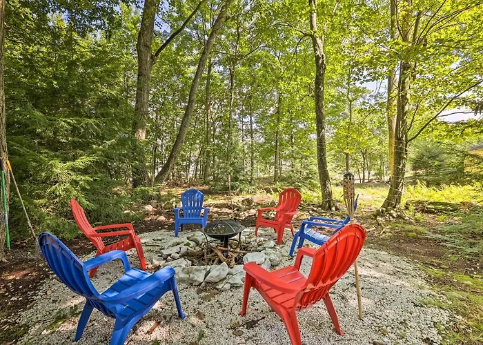 Walk To Lake: Game Room Getaway In Pocono Summit!