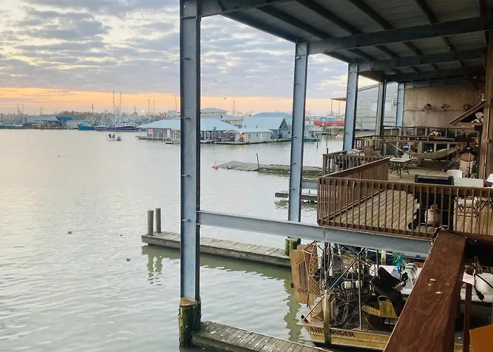 Resort Lodging At Venice Marina W/ Wifi + Private Dock
