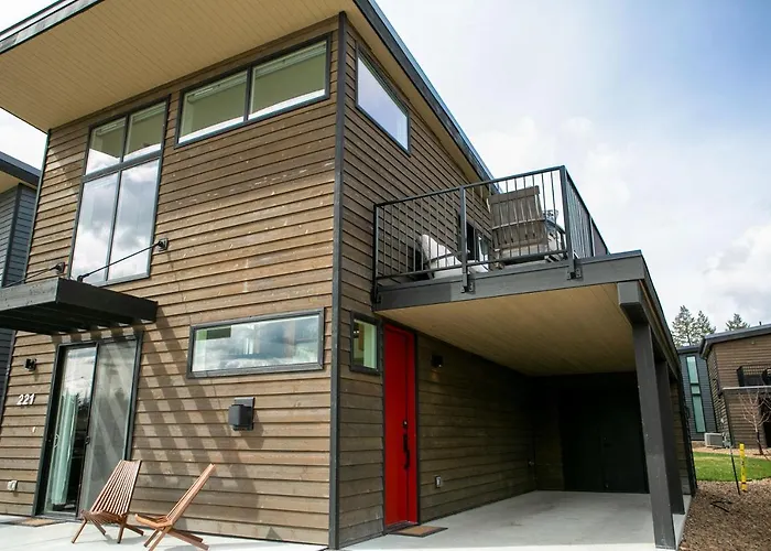 Lux Modern Chalet, Pool & Hot Tub, 10 Mins To The Mountain & Incredible Views