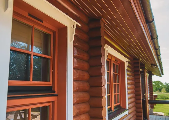 Tomatin - Luxury Two Bedroom Log Cabin With Hot Tub