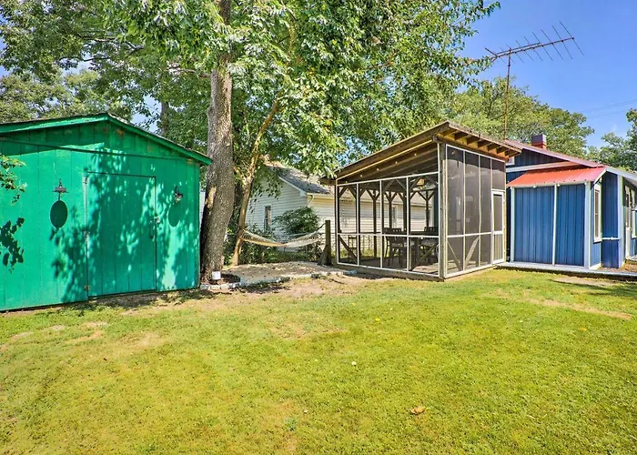 Chic Cottage W/ Private Yard: Steps To Beach!