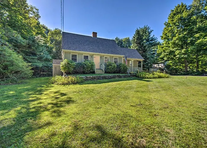 Charming Saco Home W/ Deck, 5 Mi To Beach!
