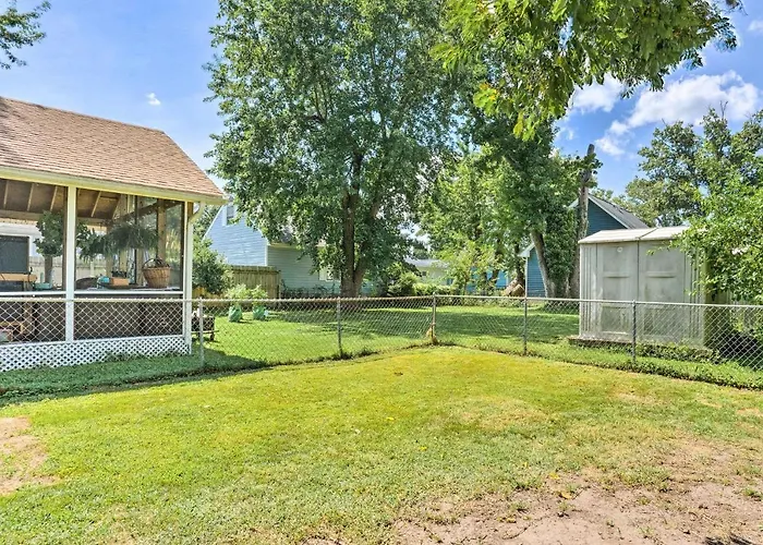 Chic Cottage W/ Private Yard: Steps To Beach!
