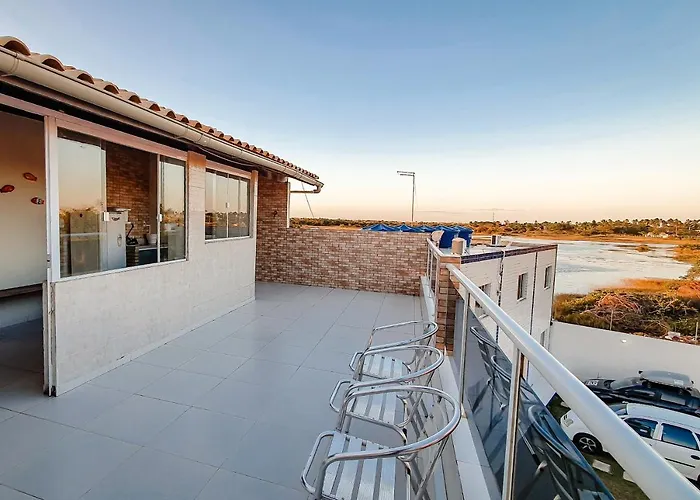 Confortável casa em Arembepe,100 metros da Praia com Churrasqueira Piscina e Wi-fi