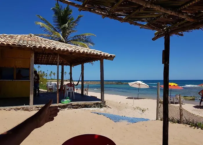 Confortável casa em Arembepe,100 metros da Praia com Churrasqueira Piscina e Wi-fi