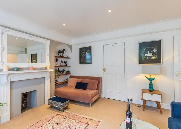Seafront Apartment Private Garden & Free Parking
