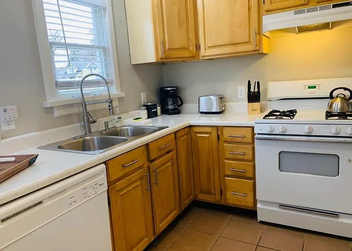 Stunning Bungalow Next To Unc - Free Bikes!