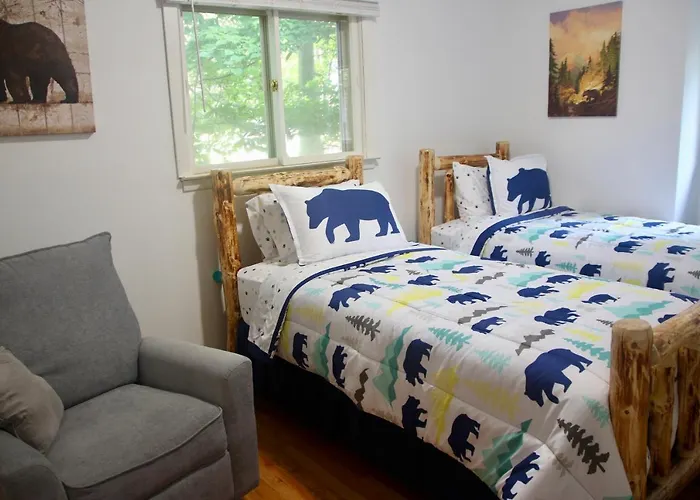 Escape To A 3-Bedroom Cabin In Lower Catskills