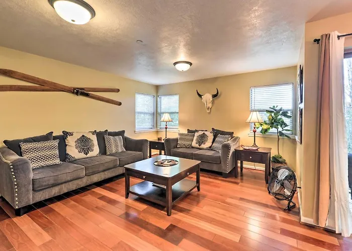 Near Skiing & Hiking: Inviting Retreat In Victor!