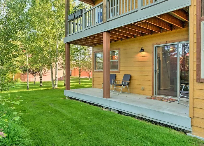Near Skiing & Hiking: Inviting Retreat In Victor!