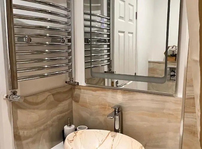 Luxurious Double Bedroom, Ensuite With Free Wifi.