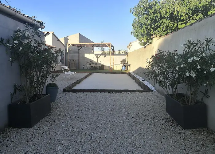 Gite Paisible Aux Pieds Des Alpilles, Parking Prive