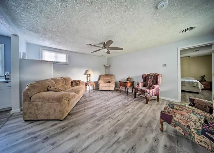 Spacious Geneva House < .5 Mi To The Strip!