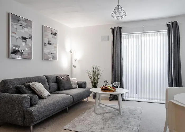 Lovely Modern 2 Bed City Centre Apartment With Free Parking - Double Or Twin Beds Available