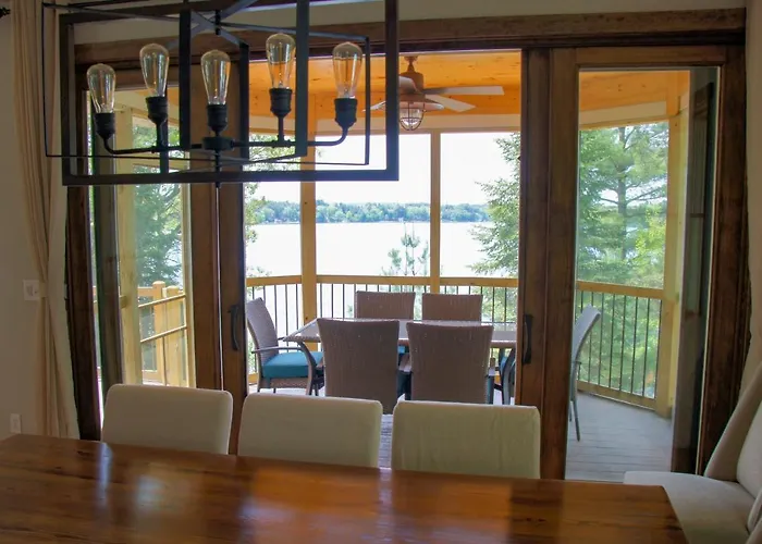 Spacious Lakefront Home 4Br35Ba, Sleeps 12