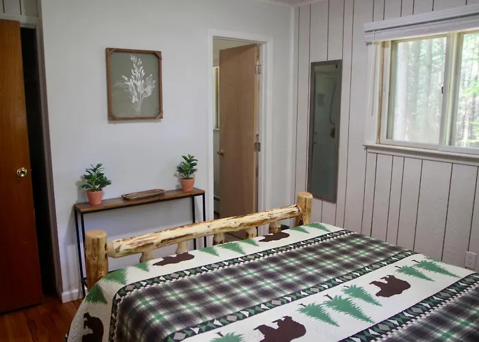 Escape To A 3-Bedroom Cabin In Lower Catskills