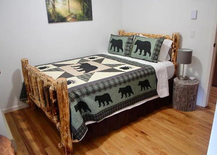 Escape To A 3-Bedroom Cabin In Lower Catskills