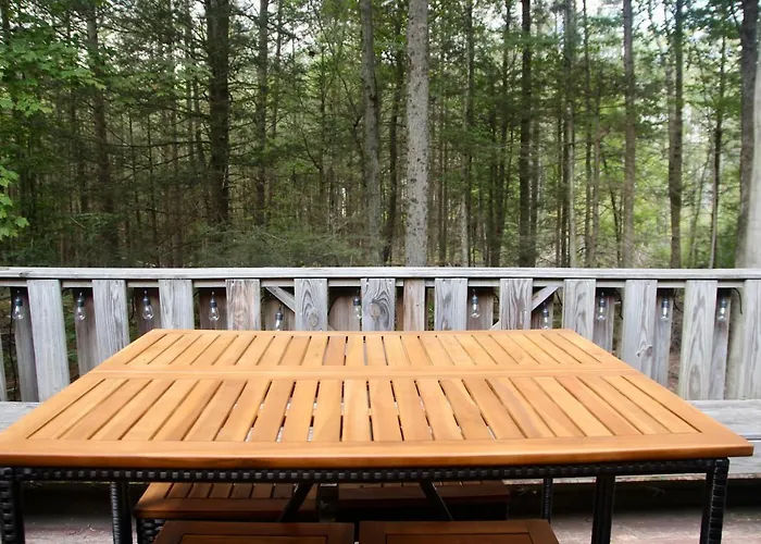 Escape To A 3-Bedroom Cabin In Lower Catskills
